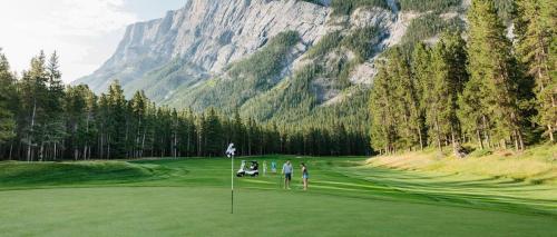 Things to do in Banff Canada - Fairmont Banff Springs Golf